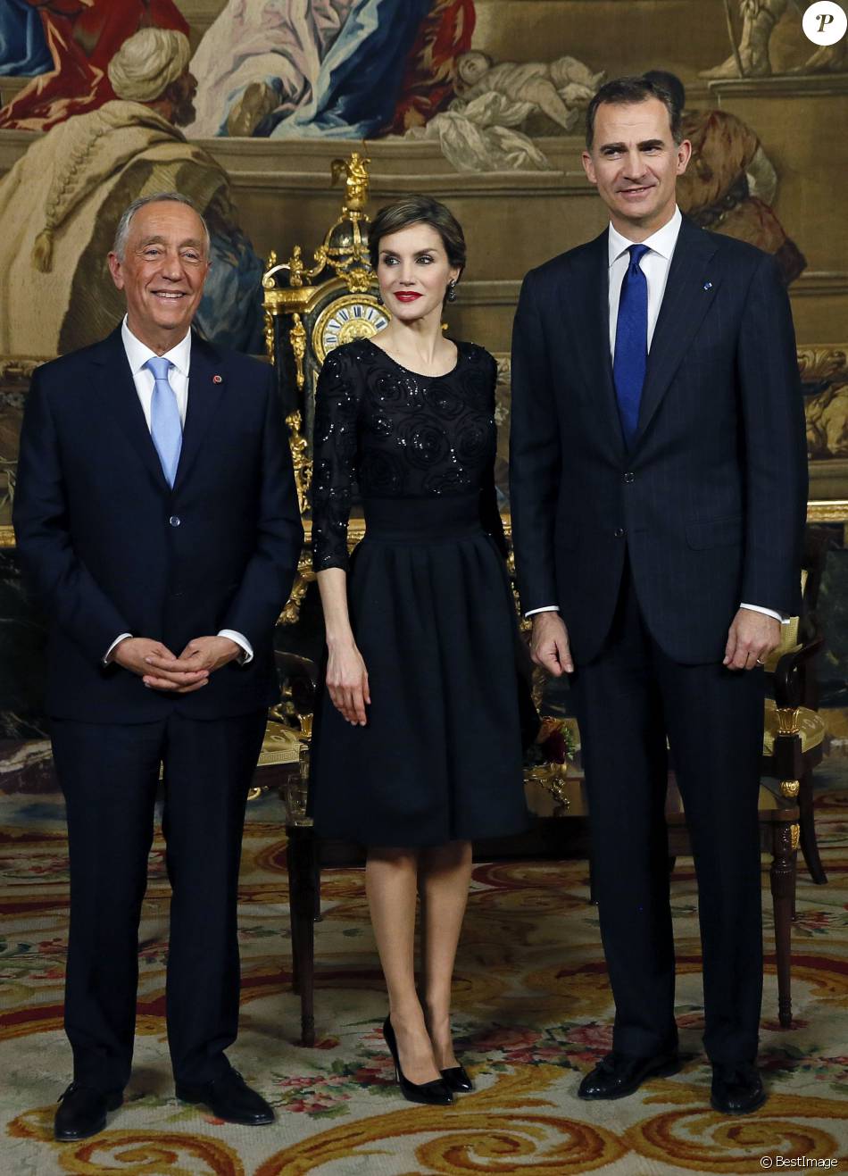 AGENDA DE SM. REYES FELIPE y LETIZIA  - Página 36 2142310-le-roi-felipe-vi-et-la-reine-letizia-d-e-950x0-2