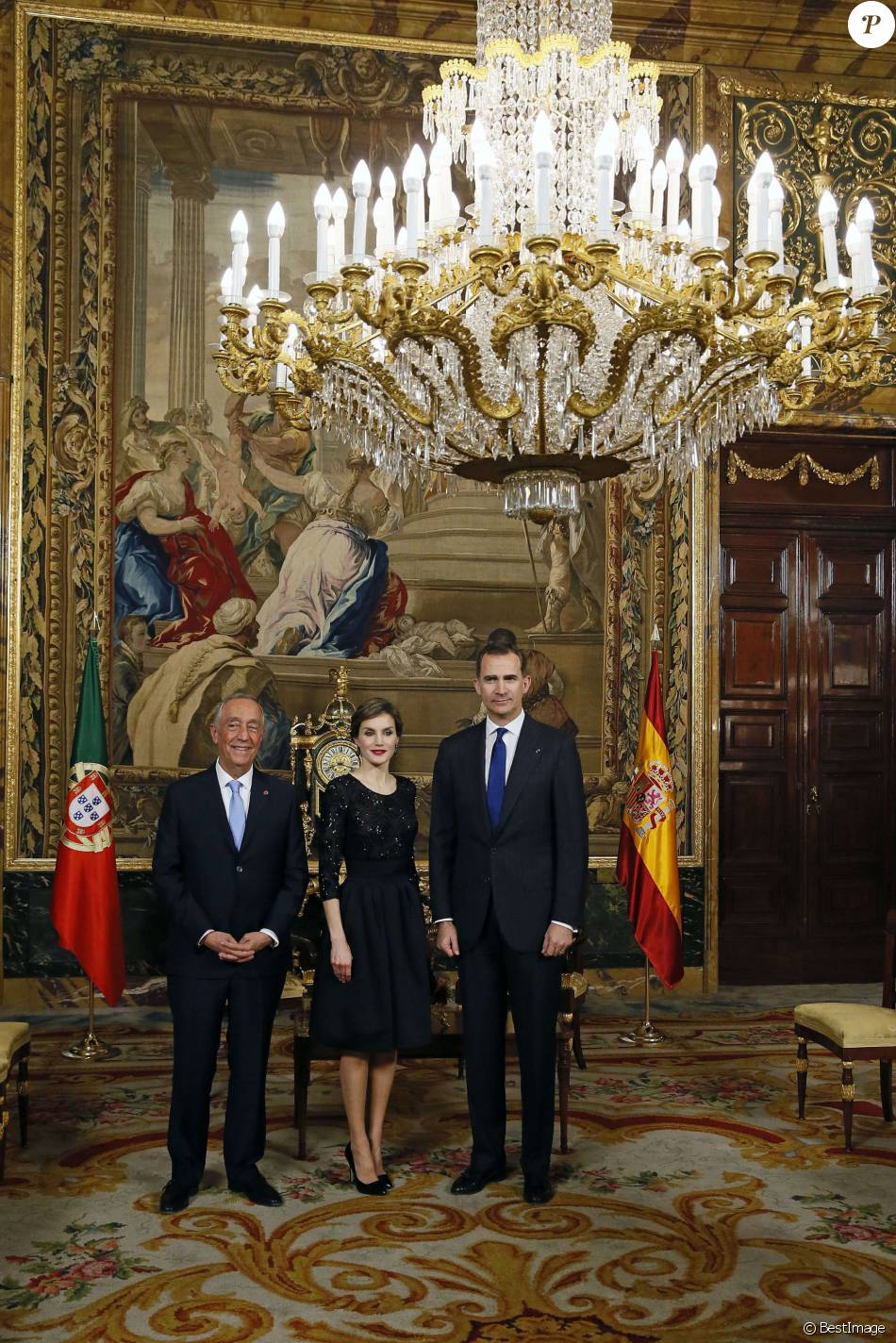 AGENDA DE SM. REYES FELIPE y LETIZIA  - Página 36 2142313-le-roi-felipe-vi-et-la-reine-letizia-d-e-950x0-2