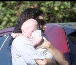 Minnie Driver se promène avec son petit Henry, le 25/10/08