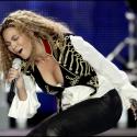 REPORTAGE PHOTOS : Beyoncé, une caporal sexy au décolleté... gonflé !