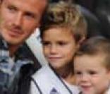 David Beckham, ses enfants et la mystérieuse brune le week-end dernier...