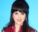 PHOTOS : Zooey Deschanel a juste une robe... improbable !