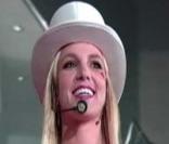 Britney Spears a sorti le grand jeu et le soutien-gorge en paillettes au Japon