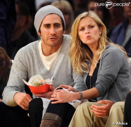 Jake Gyllenhaal et Reese Witherspoon assistent à un match de basket ! 04/01/09