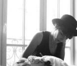 Lou Doillon et l'ambassadrice des Soldes et de la mode parisienne