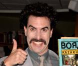 Sacha Baron Cohen raccroche les costumes de Borat et d'Ali G, les personnages qu'il a créés