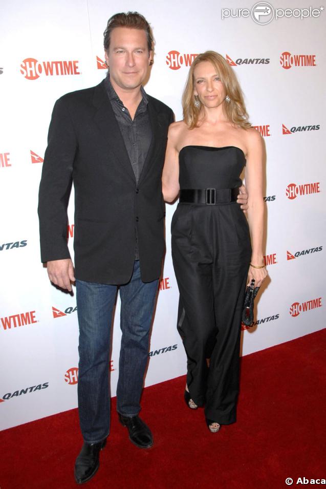 John Corbett et Toni Collette à la Première de la série 