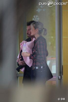 Johnny et Laeticia à Hanoï avec leur petite Joy 