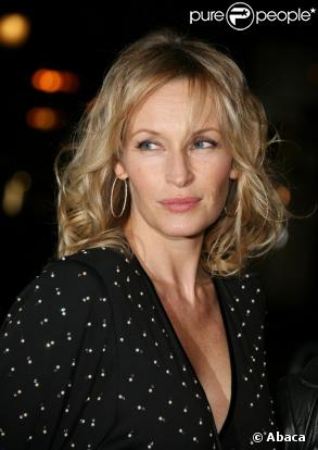 Estelle Lefébure, ravissante hier soir au cinéma Publicis pour la première du Bal des actrices de Maïwenn