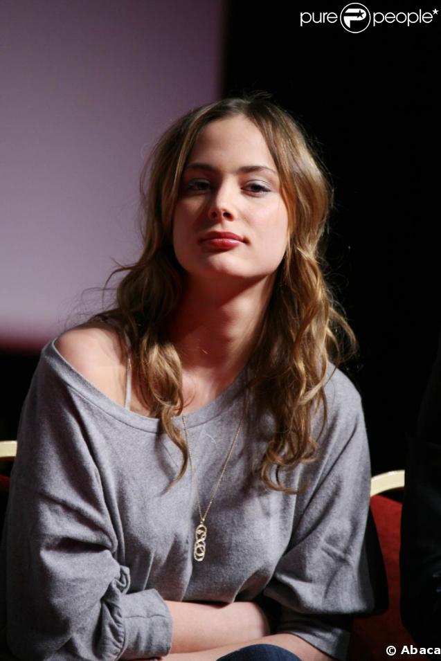 Nora Arnezeder 