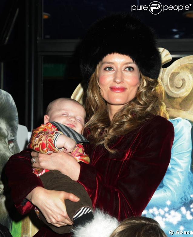 Natascha McElhone et son fils Rex à la Première de 