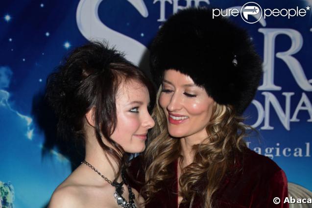 Natascha McElhone et Dakota Blue Richards à la Première de Le secret de Moonacre, hier à Londres