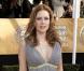 La comédienne Jenna Fischer, lors du Screen Actors Guild Awards , le 25 janvier 2009, dans une longue robe empire gris clair, rehaussée d'un liseré couleur or.