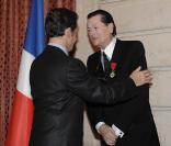 Remise des insignes de la Légion d'honneur à l'Elysée, le 28 janvier 2009 : Jean-Louis Scherrer, ici avec le président Sarkozy, est fait chevalier, Sonia Rykiel élevée au rang de commandeur.