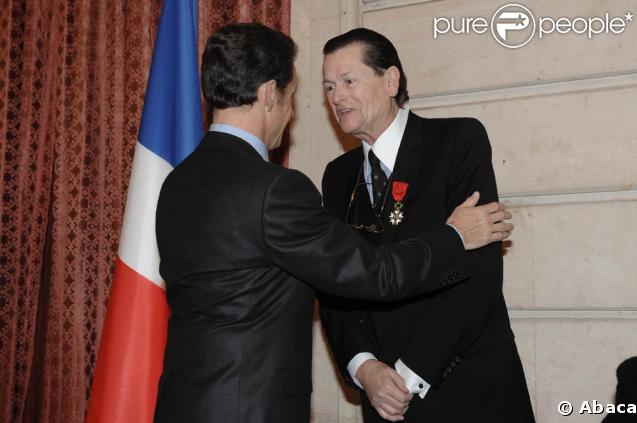 Remise des insignes de la Légion d'honneur à l'Elysée, le 28 janvier 2009 : Jean-Louis Scherrer, ici avec le président Sarkozy, est fait chevalier, Sonia Rykiel élevée au rang de commandeur.
