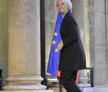 Remise des insignes de la Légion d'honneur à l'Elysée, le 28 janvier 2009 : Jean-Louis Scherrer est fait chevalier, Sonia Rykiel élevée au rang de commandeur. La ministre Christine Lagarde arrive à la cérémonie.