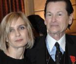 Remise des insignes de la Légion d'honneur à l'Elysée, le 28 janvier 2009 : Jean-Louis Scherrer, ici avec Melita Toscan du Plantier, est fait chevalier, Sonia Rykiel élevée au rang de commandeur.