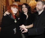 Remise des insignes de la Légion d'honneur à l'Elysée, le 28 janvier 2009 : Jean-Louis Scherrer est fait chevalier, Sonia Rykiel, ici avec ses enfants Nathalie et Jean-Philippe, élevée au rang de commandeur.