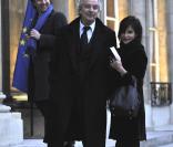 Remise des insignes de la Légion d'honneur à l'Elysée, le 28 janvier 2009 : Jean-Louis Scherrer est fait chevalier, Sonia Rykiel élevée au rang de commandeur. Stéphane Bern, Pierre Arditi et Evelyne Bouix arrivent à l'Elysée. 
