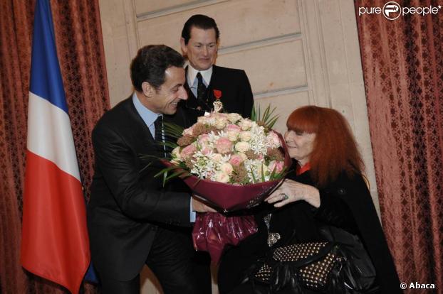 Remise des insignes de la Légion d'honneur à l'Elysée, le 28 janvier 2009 : Jean-Louis Scherrer est fait chevalier, Sonia Rykiel élevée au rang de commandeur par Nicolas Sarkozy. 