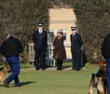 Camilla Parker-Bowles en visite dans un centre d'entraînement d'une brigade canine à Keston