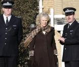 Camilla Parker-Bowles en visite dans un centre d'entraînement d'une brigade canine à Keston