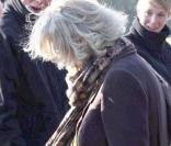 Camilla Parker-Bowles en visite dans un centre d'entraînement pour chiens