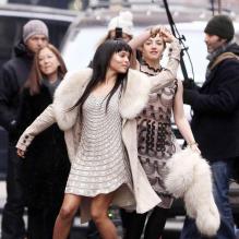 Zoë Kravitz et Olivia Thirlby lancées dans un tour de danse dans les rues de New York. C'est l'effet Annie Leibovitz...<br />