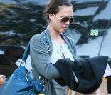Jessica Alba et son Mummy Bag, indispensable pour ses sorties avec sa fille Honor