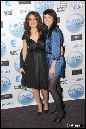 Laetitia Milot et Dounia Coesens aux Globes de Cristal. 02/02/09