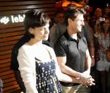 Katie Holmes et Tom Cruise sortent d'un restaurant japonais de Rio. 02/02/09