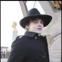 Pete Doherty quitte Paris pour Londres et retrouve... une mystérieuse jeune femme !