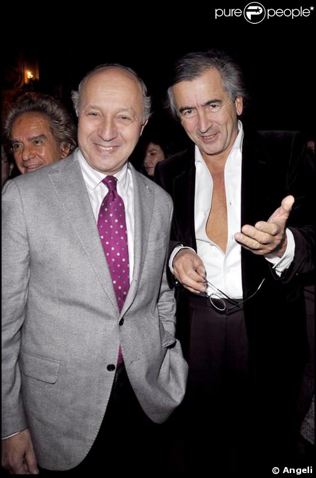 Bernard-Henri Lévy et Laurent Fabius au cinéma pour assister à la première du téléfilm Bernard Henri Levy, la déraison dans l'histoire