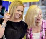 Jennie Garth et Tori Spelling sur le tournage de 90210