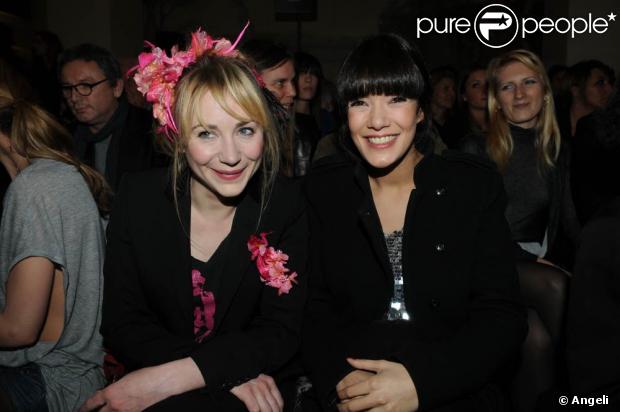 Julie Depardieu et Mélanie Doutey au défilé Etam, au Ritz. 05/02/09