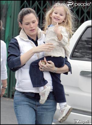 Violet Affleck dans les bras de sa mère, Jennifer Garner 