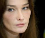 Carla Bruni, ambassadrice pour le Fonds mondial pour la lutte contre le sida, est au Burkina Faso dans le cadre de sa mission humanitaire. 11/02/09