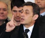 Nicolas Sarkozy entouré de Michel Barnier et Bernard Laporte 