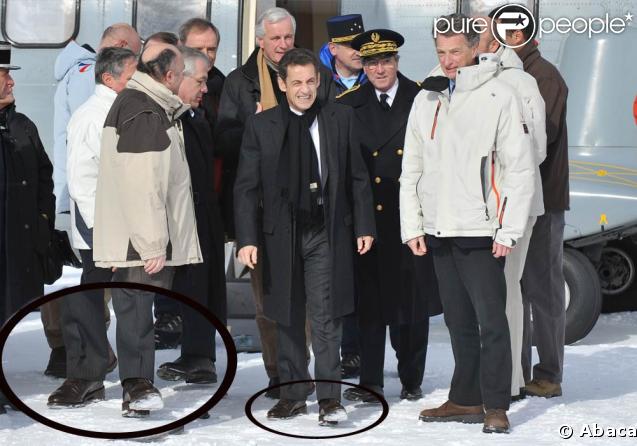 Nicolas Sarkozy est en chaussures de ville. Attention... 