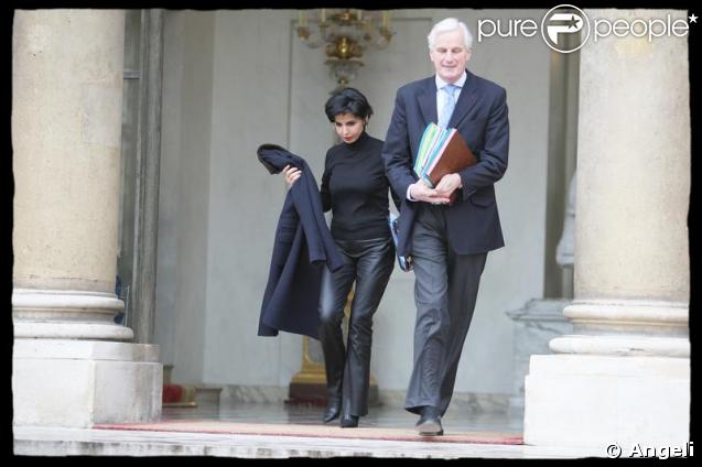 Rachida Dati et Michel barnier à la sortie du Conseil des Ministres