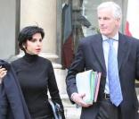 Rachida Dati et Michel barnier à la sortie du Conseil des Ministres