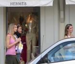 Chloé Mortaud, Sophie Tellier et Anne-Sophie Rivette, des miss en plein shopping de luxe à Saint Barth !