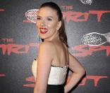 Bustier, talons hauts et robe ceintrée : le trio gagant du look glamour de Scarlett ! 09/12/08 