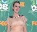 Avec son teint légèrement doré, Scarlett Johansson est ultra-pétillante ! 