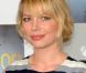 La jolie Michelle Williams arborait un look simple hier, avec une robe à rayures du meilleur effet !