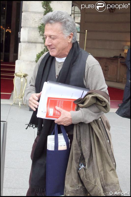 Dustin Hoffman à son arrivée à Paris, devant le Ritz