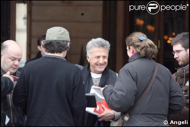 Dustin Hoffman star abordable ! (Ici à son arrivée à Paris, au Ritz)
