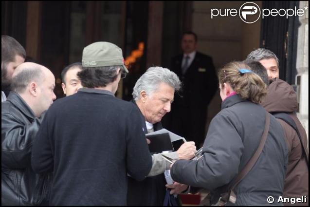 Dustin Hoffman star abordable ! (Ici à son arrivée à Paris, au Ritz)