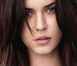 Odette Yustman pour Arena 