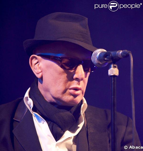 Et une troisième Victoire de la Musique pour Alain Bashung ! la Victoire pour l'album de la chanson de l'année